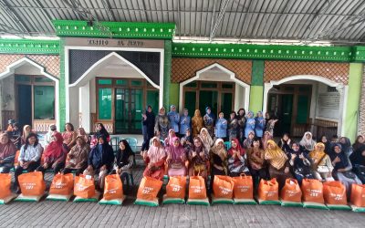 UTI PEDULI Bersama Berikan Tali Asih Untuk Warakauri Perum Jala Griya RW 08 Bentuk Kepedulian Sosial