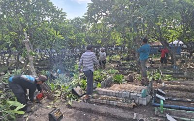 Kerja Bakti Warga di Makam Islam Sido Rukun Ketel, Sidoklumpuk, Sidoarjo, dalam Menyambut Bulan Ramadhan 1446 H