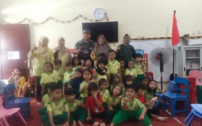 Babinsa Berikan Wawasan Kebangsaan Bagi Siswa Siswi Paud Rajawali Tanjung perak