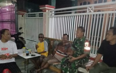 Dengan Rutin Sambang, Bhabinsa Sambang Kewarga RT Atau RW SeKrembangan Utara Sampaikan Pesan Demi Terciptanya Aman kondusif.