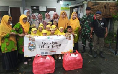 Pengenalan Arti Pembagian Takjil Pada Anak Usia Dini TK Asyiyah