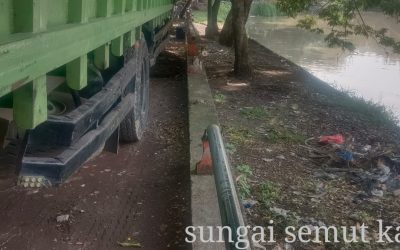 Diduga Ada Unsur Kesengajaan dan Pembiaran, Pagar Sungai Kalimas Di Sepanjang Semut Kali Banyak Hilang Dan Rusak